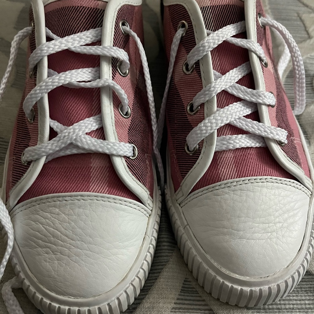 Burberry Girls sneakers size 35